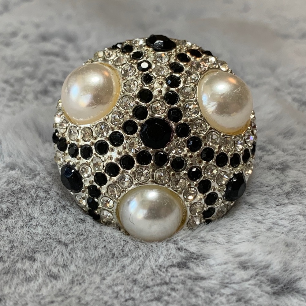 White House Black Market Ring sz 7